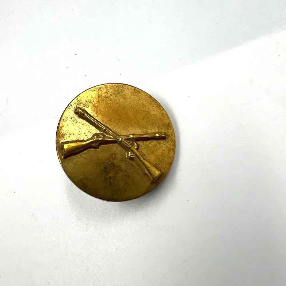 Vintage WWII Button Crossed Rifles‎ Brass Collar Lapel Pin U.S. Military